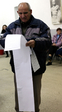 長さ1.2メートルの投票用紙と格闘、ブルガリア地方選挙