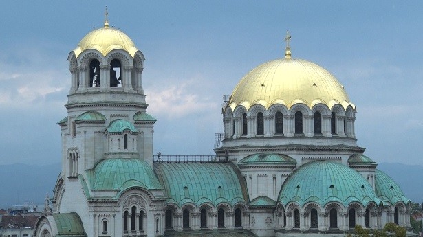 ブルガリア・ソフィアのアレクサンドル・ネフスキー大聖堂。ドーム部分は金色をしており「日本で言う金閣寺みたいです」と鳴戸親方は言う